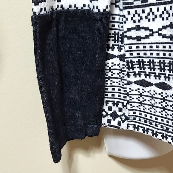 Cleo Petites Long Seeve Black and White Sweater - Picture 3 of 6